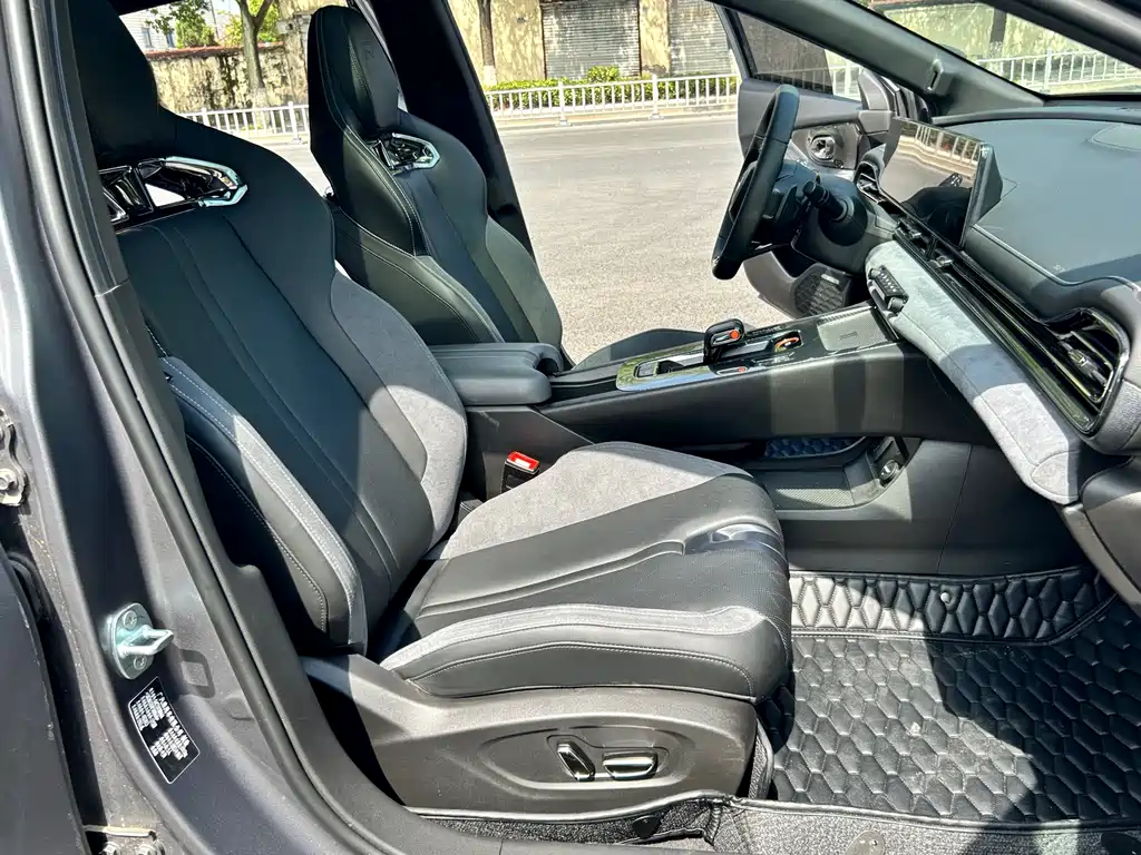 GAC Trumpchi Lingpai 2023 400T Automatic R PRO 2023 - thumbnail 6