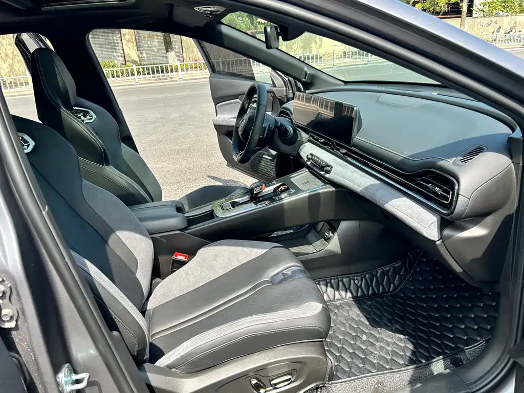 GAC Trumpchi Lingpai 2023 400T Automatic R PRO 2023 - thumbnail 9