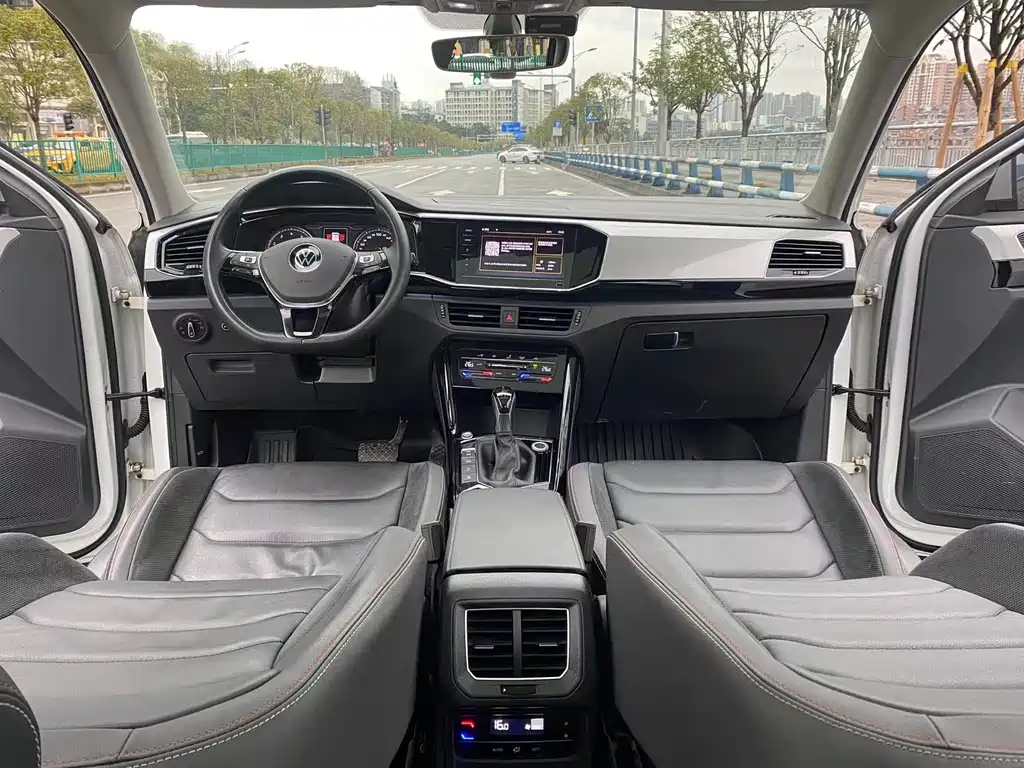 Volkswagen Tayron 2020 330TSI Two-Wheel Drive Luxury Intelligent Connectivity Edition 2021 - thumbnail 6