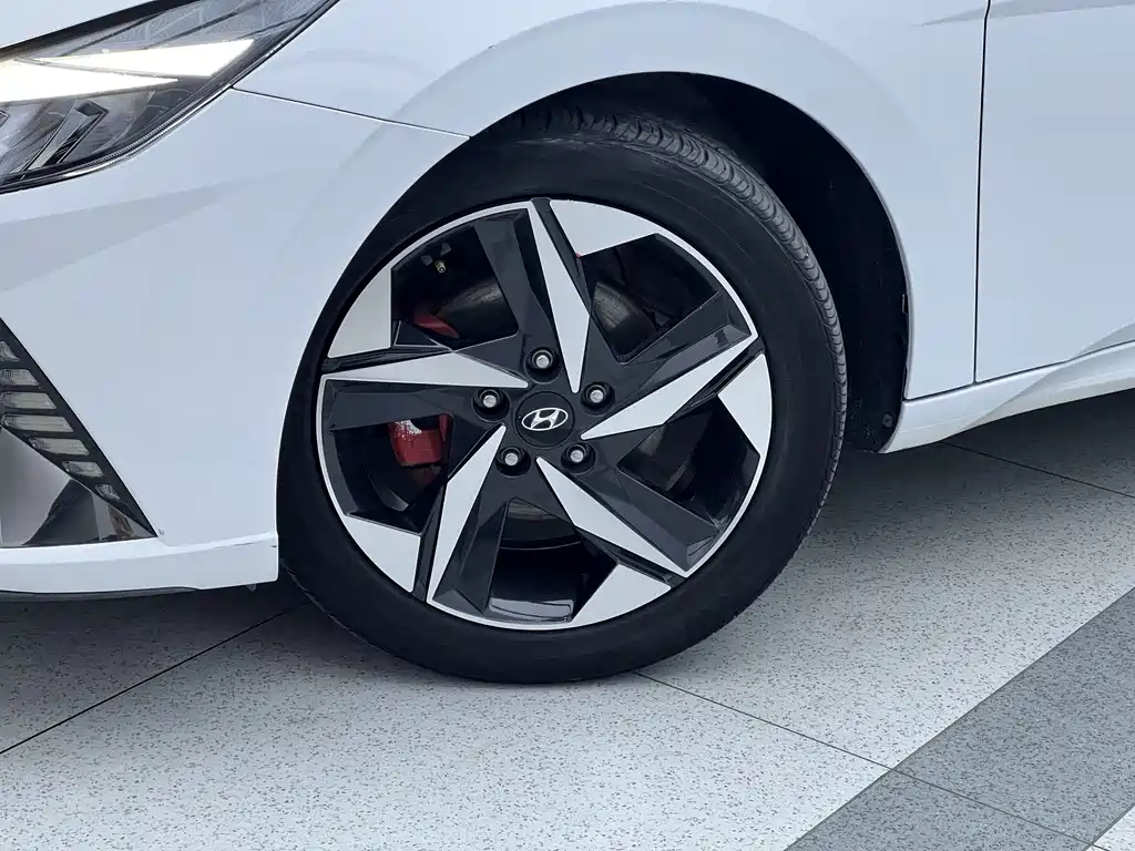 Hyundai Hyundai Elantra 2022 1.5L CVT LUX Premium Edition 2023 - thumbnail 5