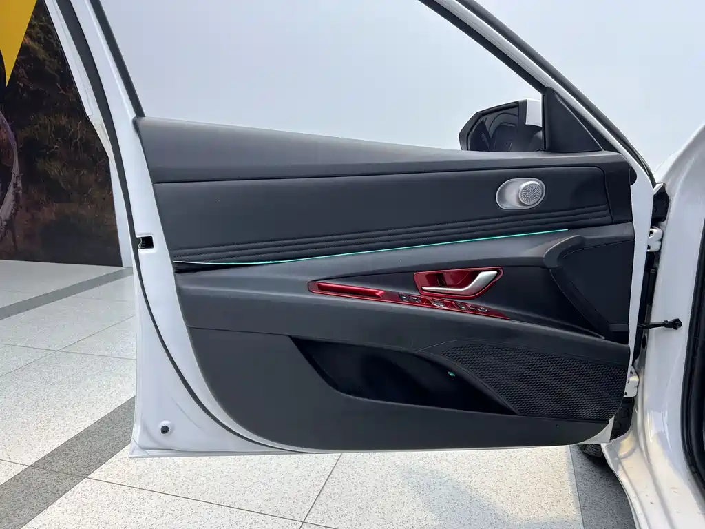 Hyundai Hyundai Elantra 2022 1.5L CVT LUX Premium Edition 2023 - thumbnail 12