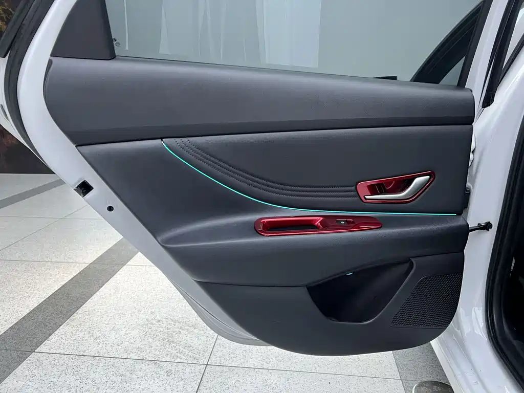 Hyundai Hyundai Elantra 2022 1.5L CVT LUX Premium Edition 2023 - thumbnail 16