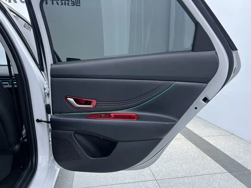 Hyundai Hyundai Elantra 2022 1.5L CVT LUX Premium Edition 2023 - thumbnail 17