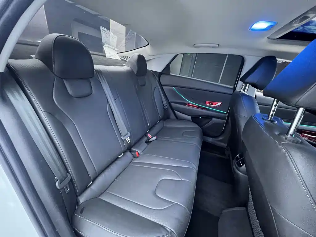 Hyundai Hyundai Elantra 2022 1.5L CVT LUX Premium Edition 2023 - thumbnail 18