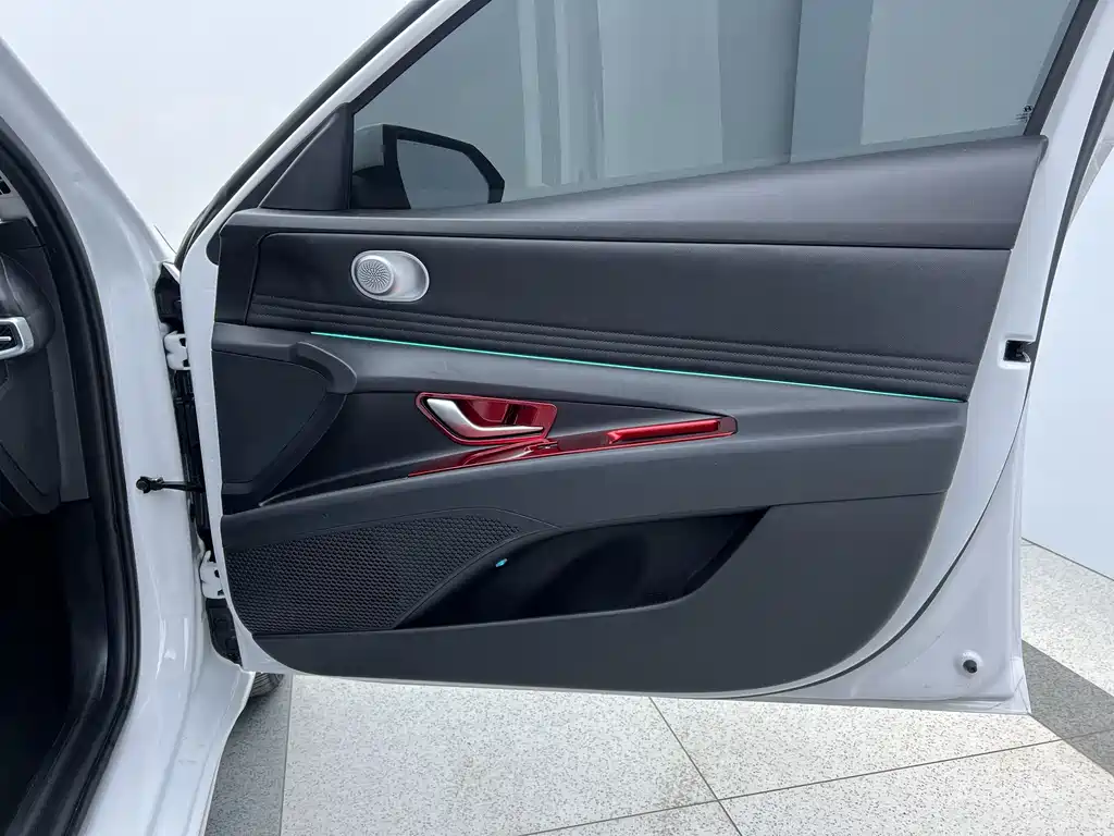 Hyundai Hyundai Elantra 2022 1.5L CVT LUX Premium Edition 2023 - thumbnail 23