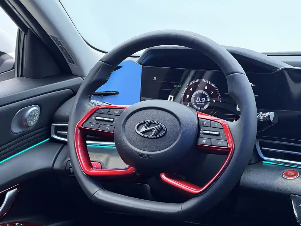 Hyundai Hyundai Elantra 2022 1.5L CVT LUX Premium Edition 2023 - thumbnail 28
