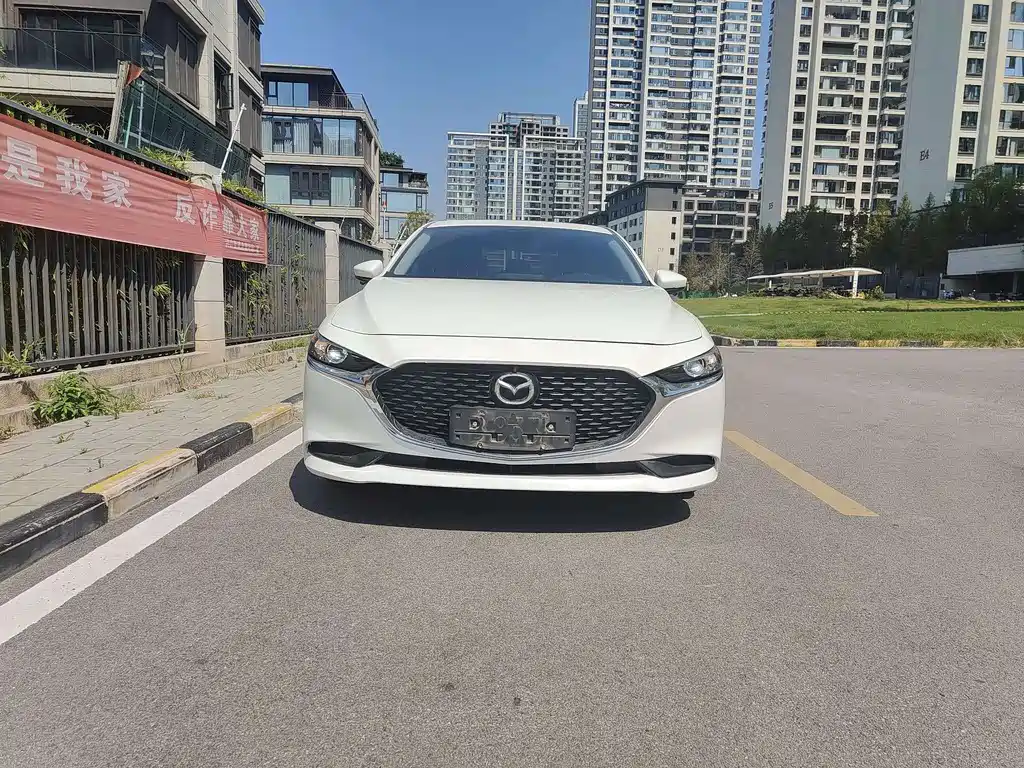 Mazda Mazda 3 Axela 2020 1.5L Automatic Premium Edition 2020 - thumbnail 2