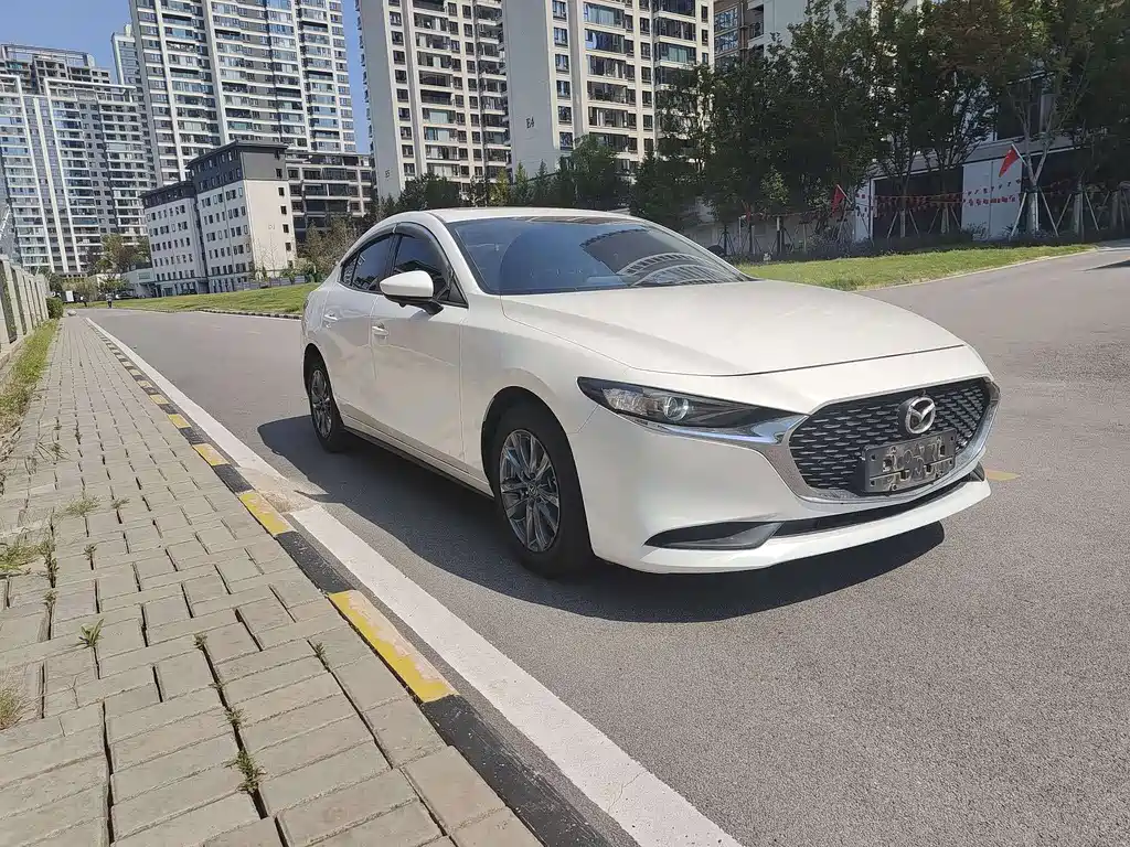 Mazda Mazda 3 Axela 2020 1.5L Automatic Premium Edition 2020 - thumbnail 3