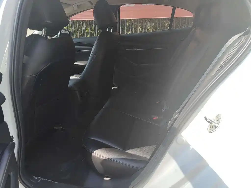 Mazda Mazda 3 Axela 2020 1.5L Automatic Premium Edition 2020 - thumbnail 6