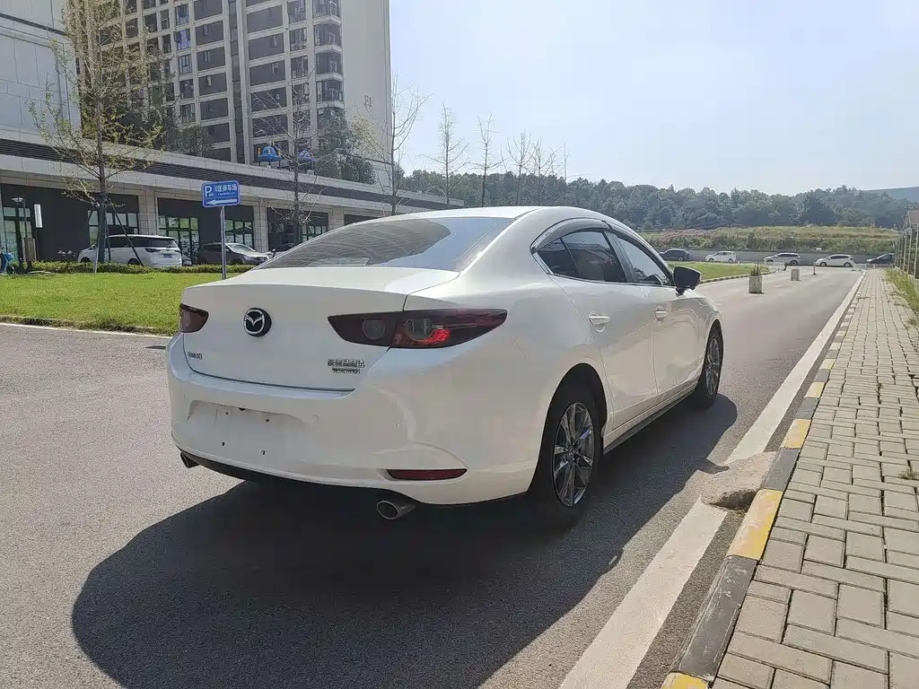 Mazda Mazda 3 Axela 2020 1.5L Automatic Premium Edition 2020 - thumbnail 8