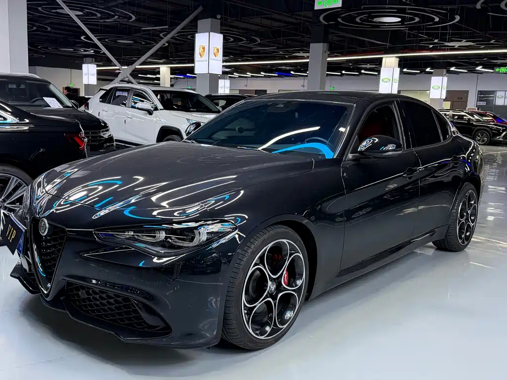 Alfa Romeo Alfa Romeo Giulia 2023 2.0T 280HP QVeloce 2023
