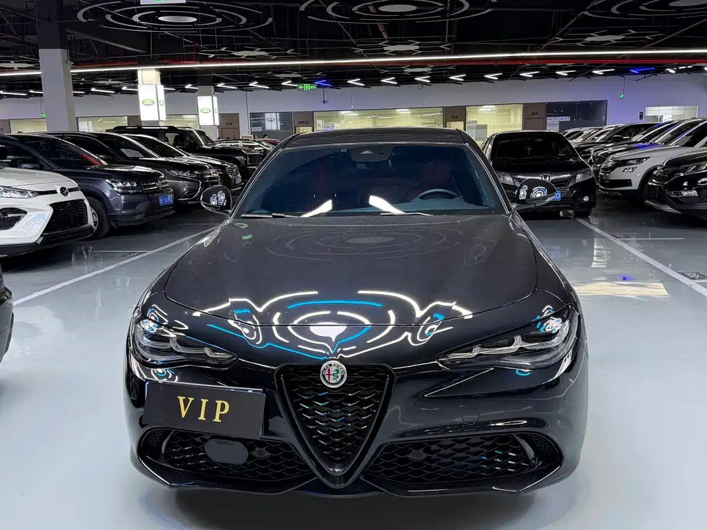 Alfa Romeo Alfa Romeo Giulia 2023 2.0T 280HP QVeloce 2023 - thumbnail 2
