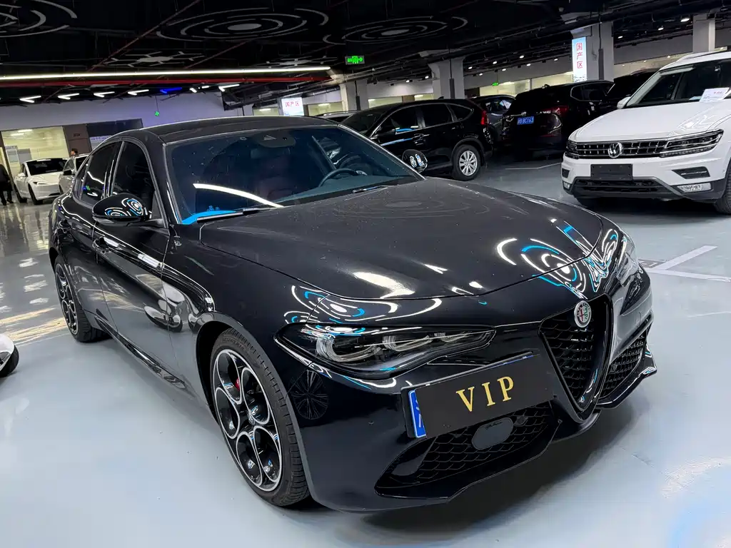 Alfa Romeo Alfa Romeo Giulia 2023 2.0T 280HP QVeloce 2023 - thumbnail 3