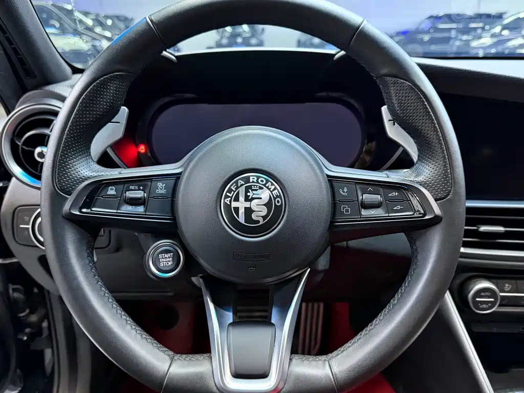Alfa Romeo Alfa Romeo Giulia 2023 2.0T 280HP QVeloce 2023 - thumbnail 8