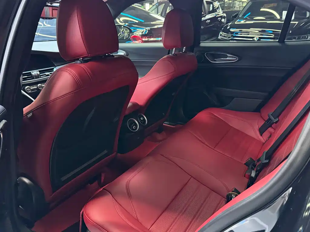Alfa Romeo Alfa Romeo Giulia 2023 2.0T 280HP QVeloce 2023 - thumbnail 12