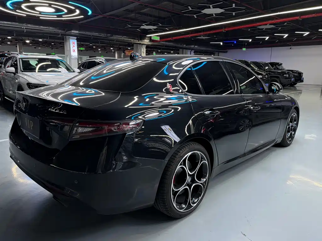 Alfa Romeo Alfa Romeo Giulia 2023 2.0T 280HP QVeloce 2023 - thumbnail 14