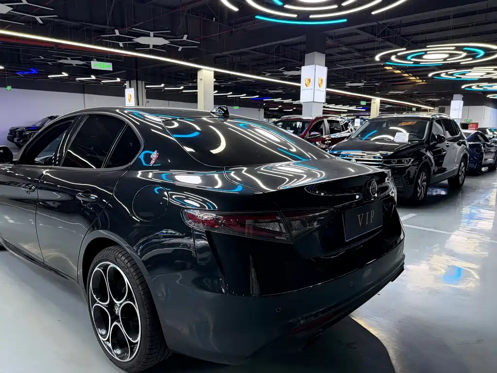 Alfa Romeo Alfa Romeo Giulia 2023 2.0T 280HP QVeloce 2023 - thumbnail 15