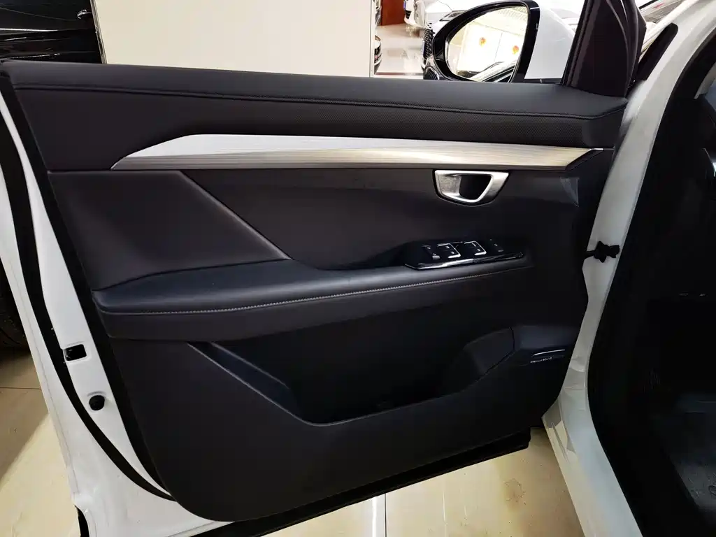 Wuling Motors Wuling Xingchen 2022 2.0L DHT Electric Version 2023 - thumbnail 10