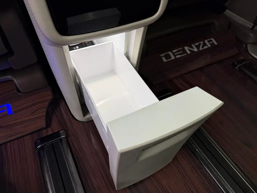 Denza DENZA D9 2022 DM-i 1040 Premium 2023 - thumbnail 22