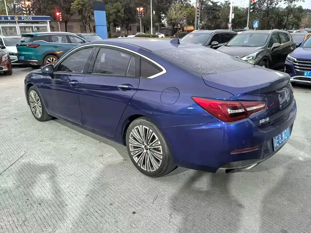 Hongqi Hongqi H5 2020 1.5T DCT Flag Joy Edition 2021 - thumbnail 5