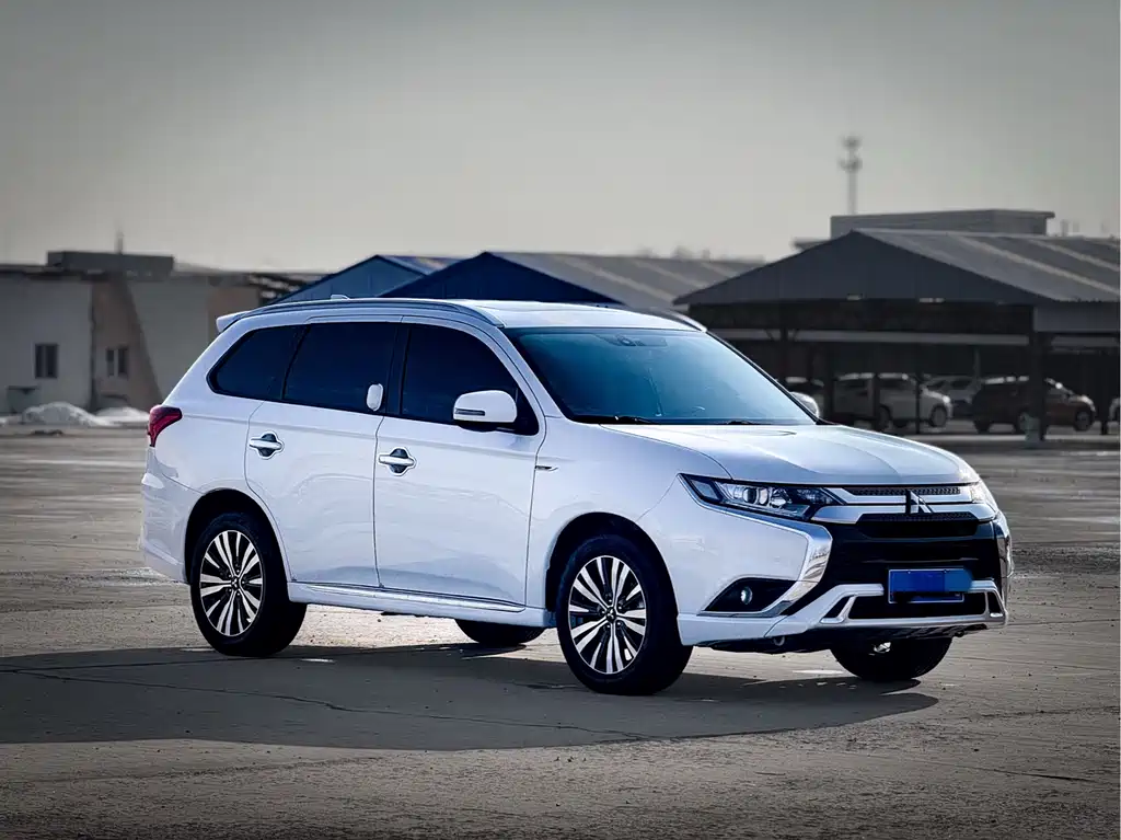 Mitsubishi Outlander 2021 Model Year Refresh 2.0L 2WD Comfort Edition 5-Seat 2022 - thumbnail 3