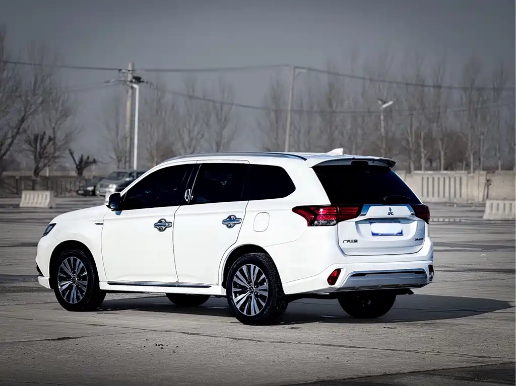 Mitsubishi Outlander 2021 Model Year Refresh 2.0L 2WD Comfort Edition 5-Seat 2022 - thumbnail 4