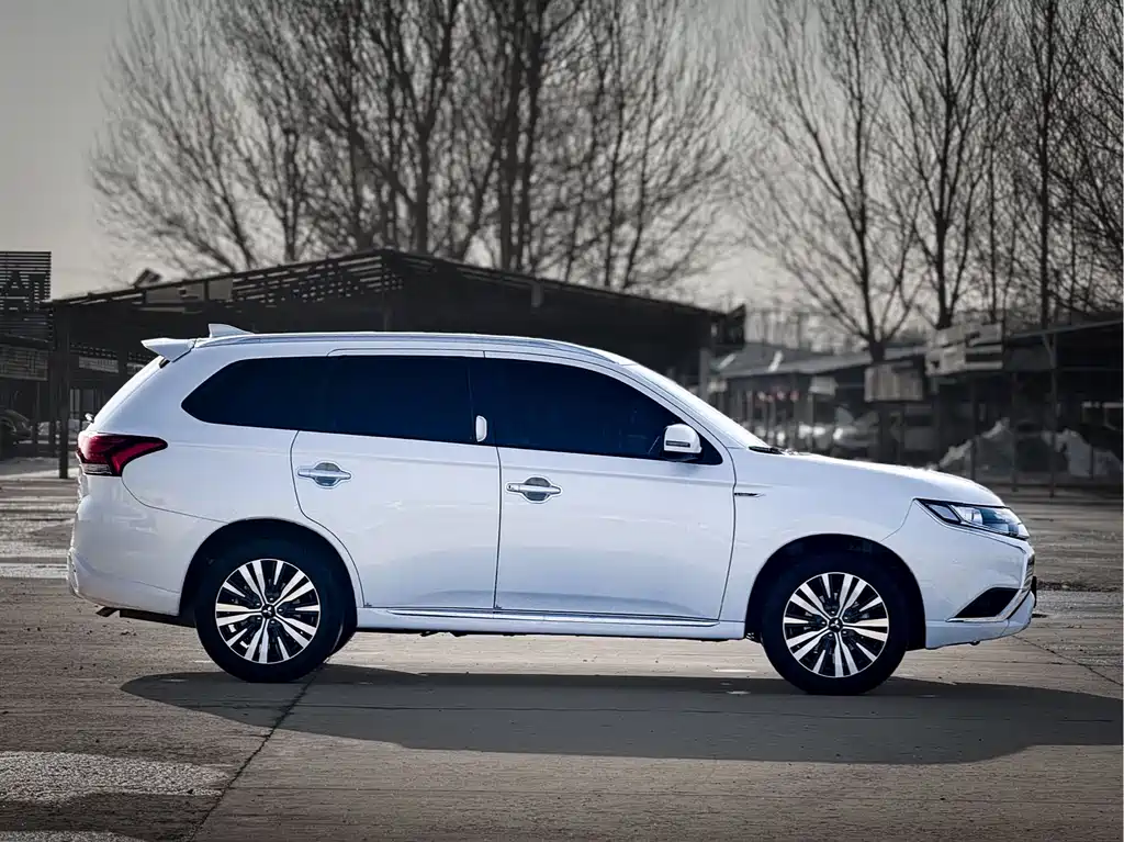 Mitsubishi Outlander 2021 Model Year Refresh 2.0L 2WD Comfort Edition 5-Seat 2022 - thumbnail 8