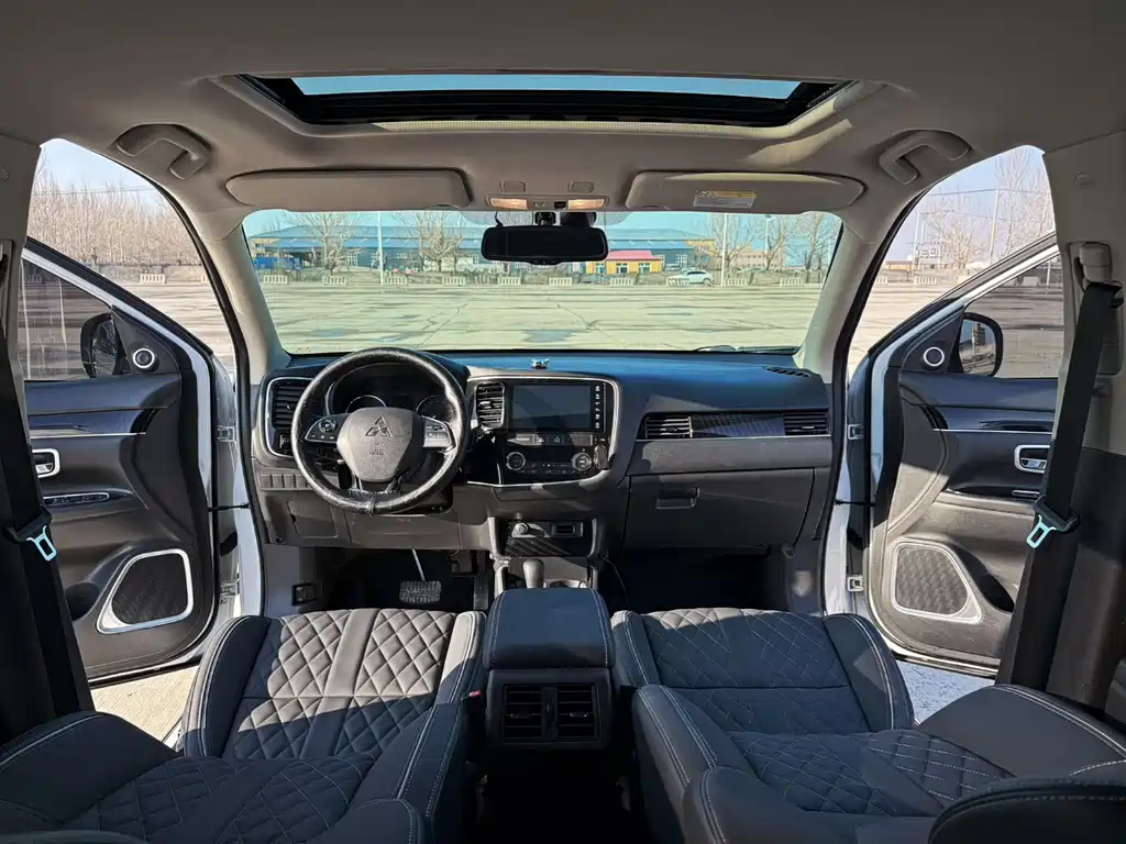 Mitsubishi Outlander 2021 Model Year Refresh 2.0L 2WD Comfort Edition 5-Seat 2022 - thumbnail 9