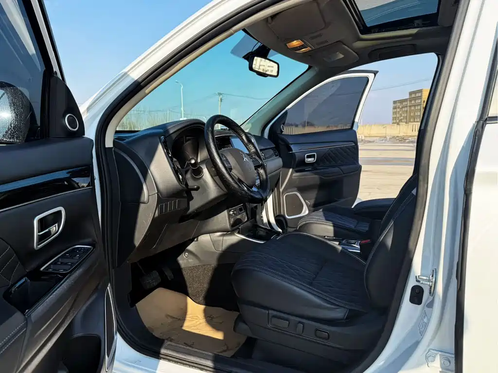Mitsubishi Outlander 2021 Model Year Refresh 2.0L 2WD Comfort Edition 5-Seat 2022 - thumbnail 17
