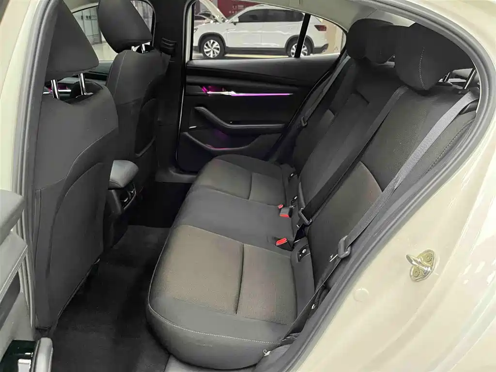Mazda Mazda 3 Axela 2021 2.0L Automatic Premium Edition 2022 - thumbnail 14