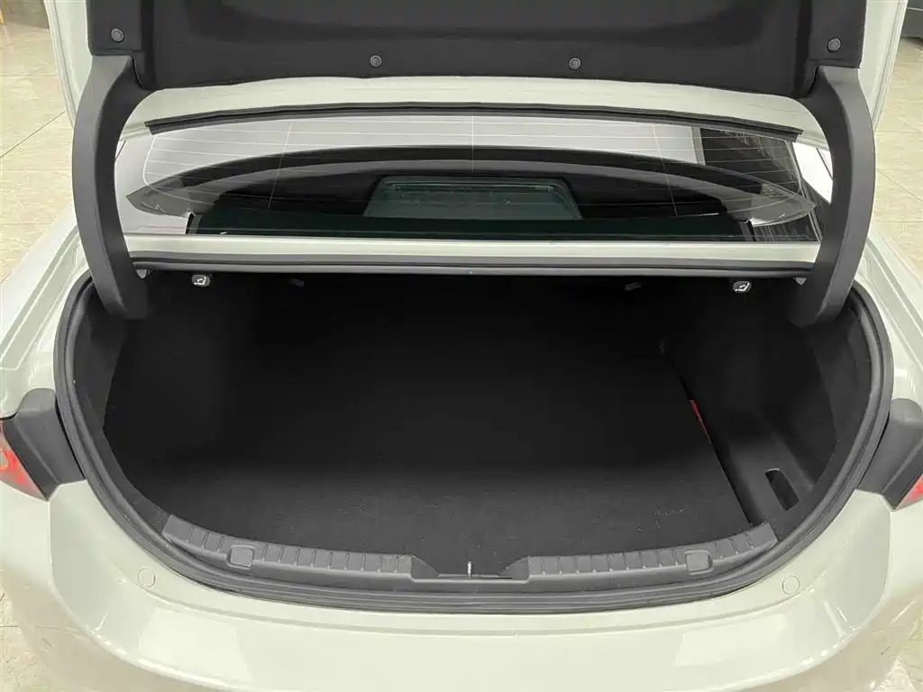 Mazda Mazda 3 Axela 2021 2.0L Automatic Premium Edition 2022 - thumbnail 16