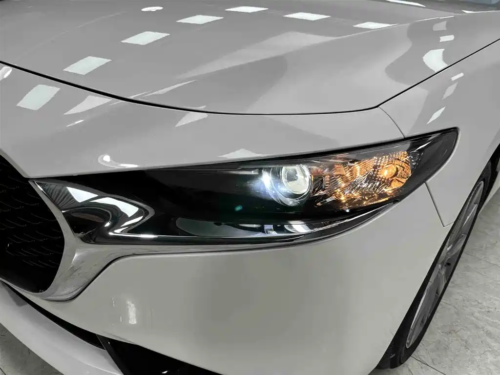 Mazda Mazda 3 Axela 2021 2.0L Automatic Premium Edition 2022 - thumbnail 17