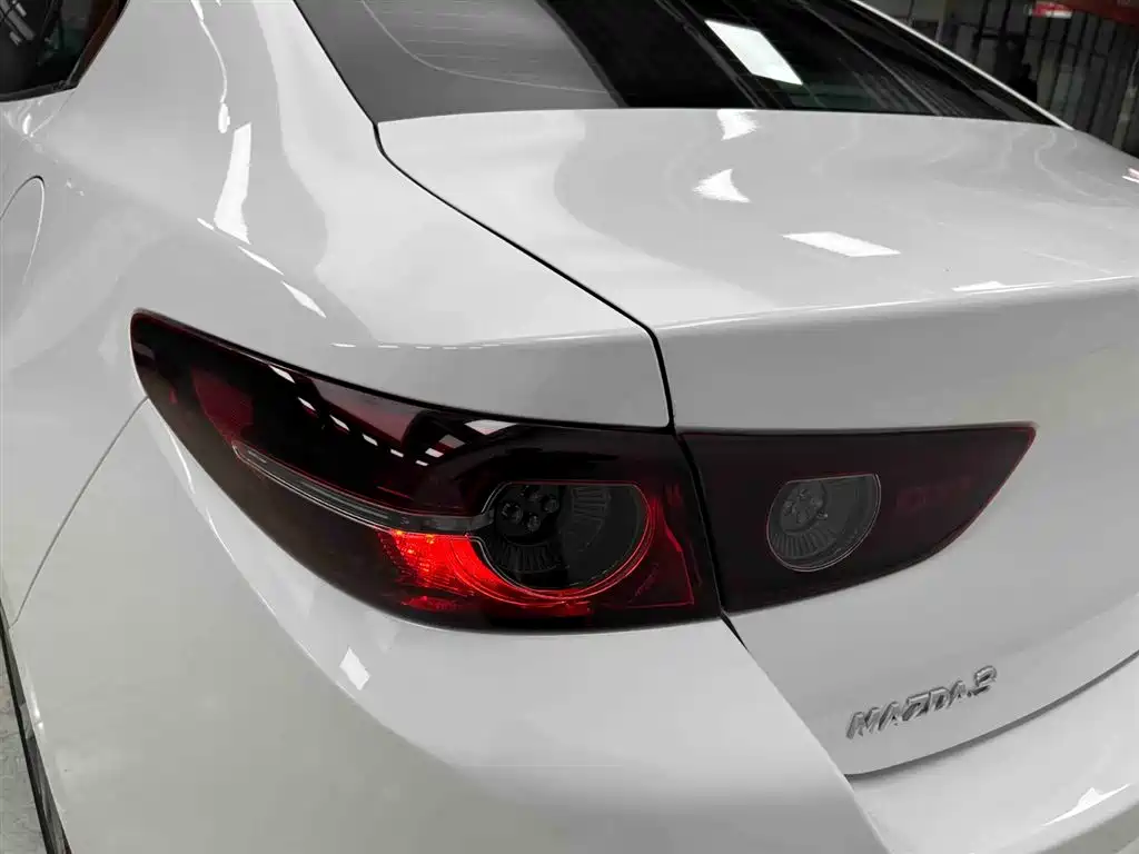 Mazda Mazda 3 Axela 2021 2.0L Automatic Premium Edition 2022 - thumbnail 18
