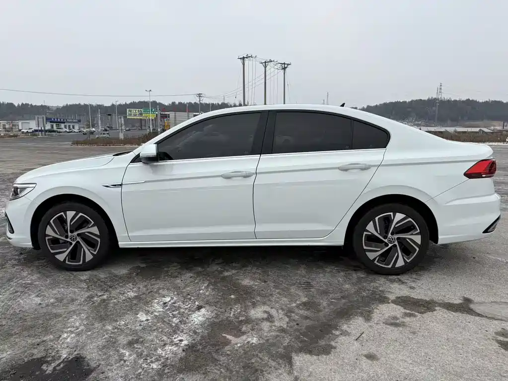 Volkswagen Bora 2023 280TSI DSG Premium Edition 2022 - thumbnail 3