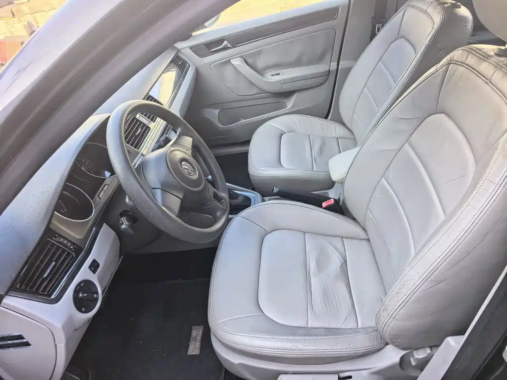 Volkswagen Volkswagen Bora 2013 1.6L Automatic Comfort Edition 2013 - thumbnail 5