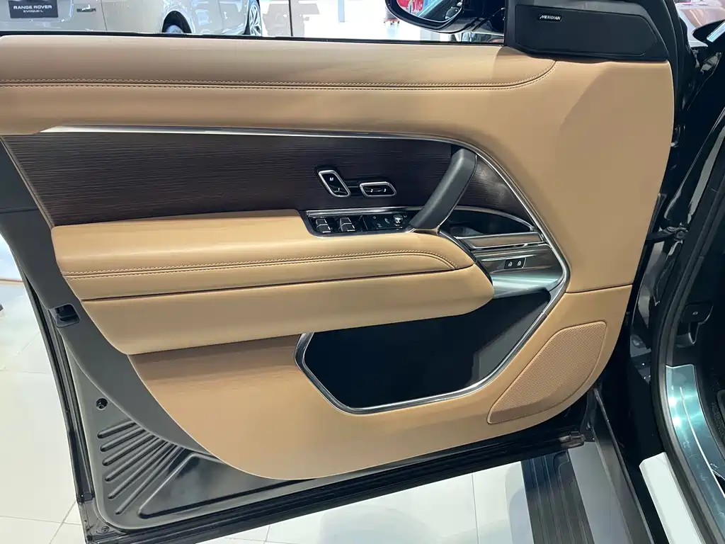 Land Rover Range Rover 2025 3.0 L6 360PS Vogue Edition 2025 - thumbnail 10