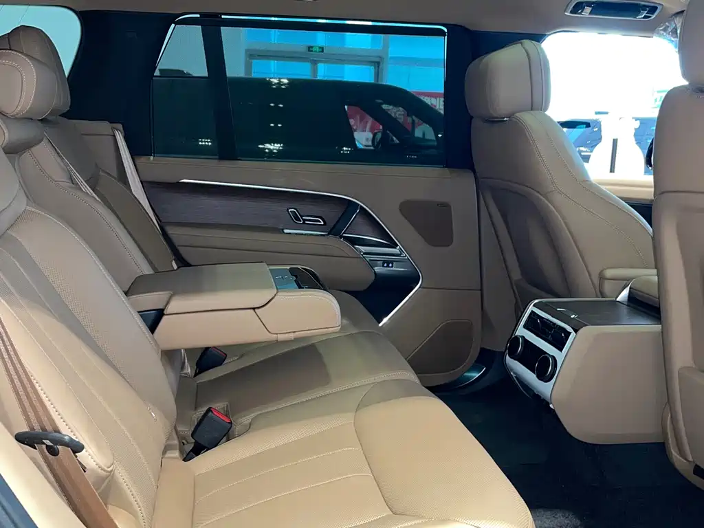 Land Rover Range Rover 2025 3.0 L6 360PS Vogue Edition 2025 - thumbnail 13