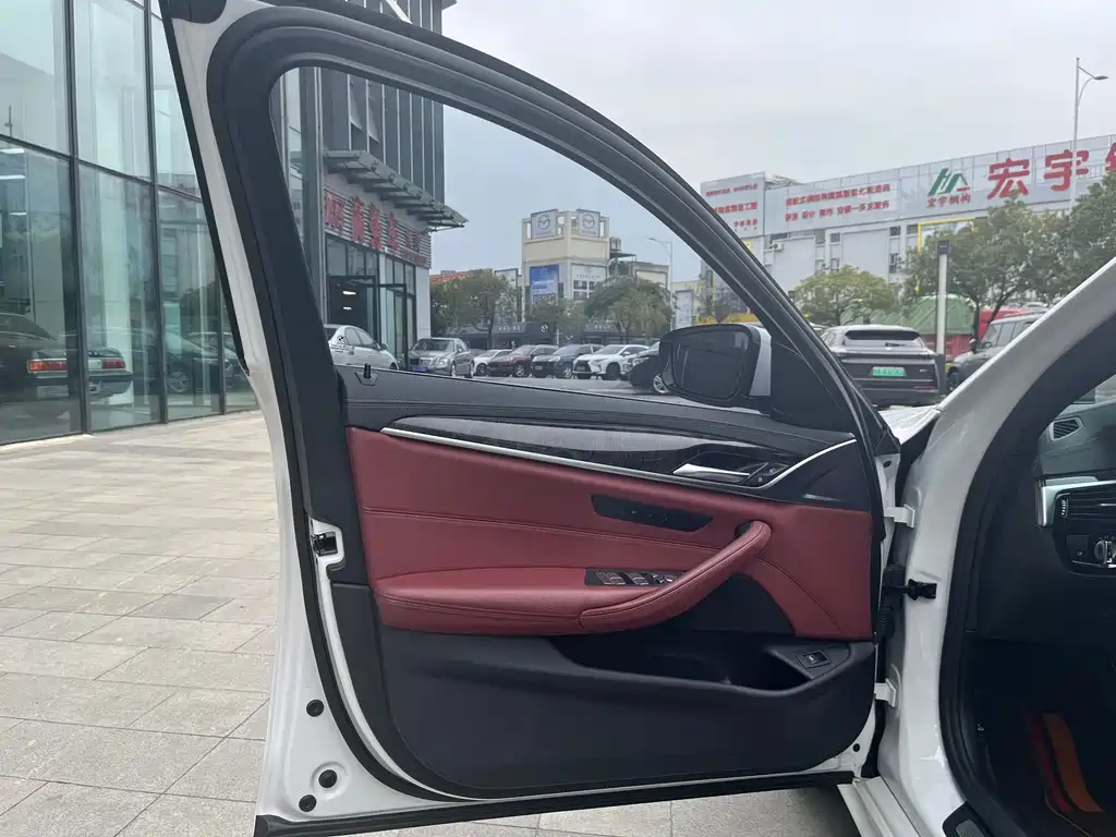 BMW BMW 5 Series 2020 530Li Leading Model M Sport Package 2020 - thumbnail 28