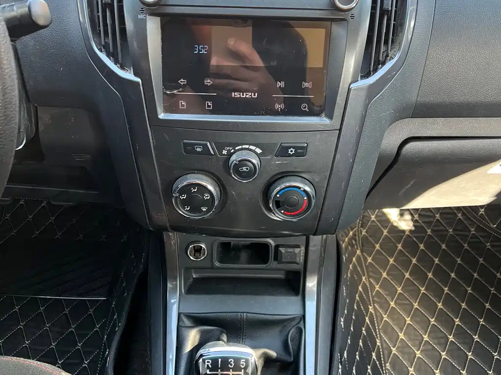 Isuzu TAGA DaKa 2021 1.8T Gasoline Manual 2WD Luxury Long Wheelbase CE18 2022 - thumbnail 13
