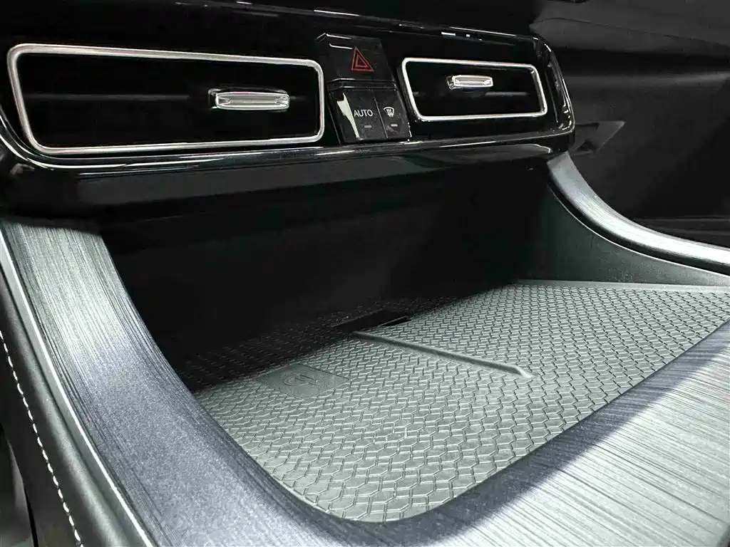 GAC Trumpchi GAC Trumpchi GS8 2022 Lexion Series 2.0TGDI FWD Luxury Intelligent Connection Version (Six Seats) 2023 - thumbnail 21