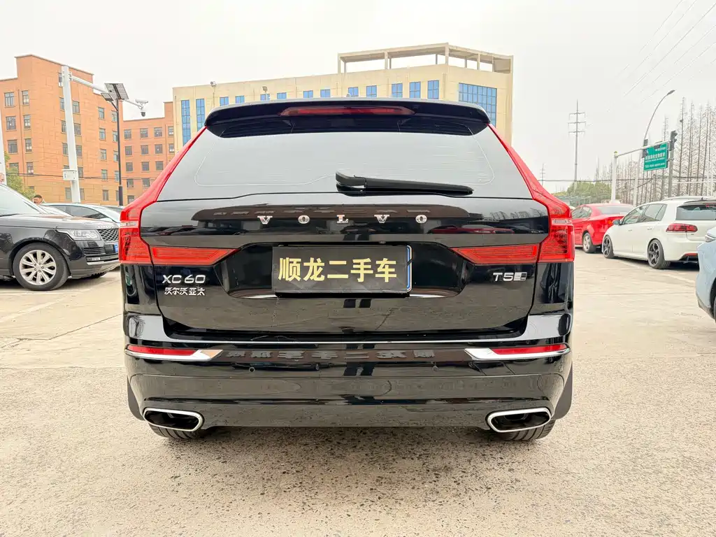 Volvo Volvo XC60 2020 T5 AWD Momentum Luxury Edition 2020 - thumbnail 3