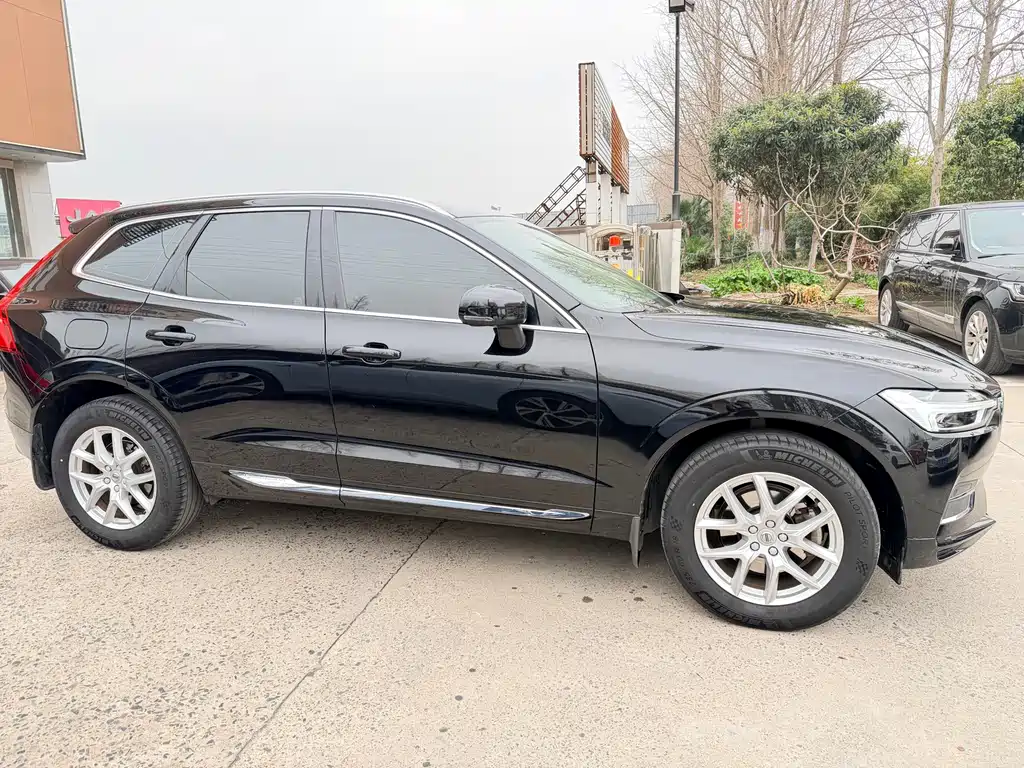 Volvo Volvo XC60 2020 T5 AWD Momentum Luxury Edition 2020 - thumbnail 5