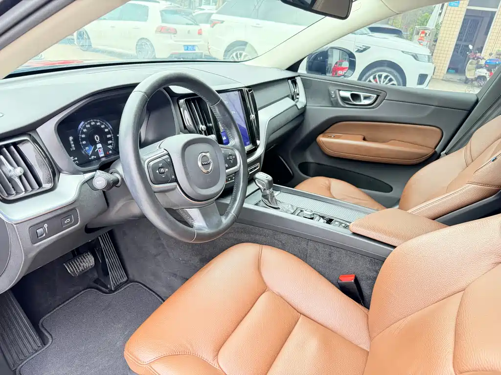 Volvo Volvo XC60 2020 T5 AWD Momentum Luxury Edition 2020 - thumbnail 10