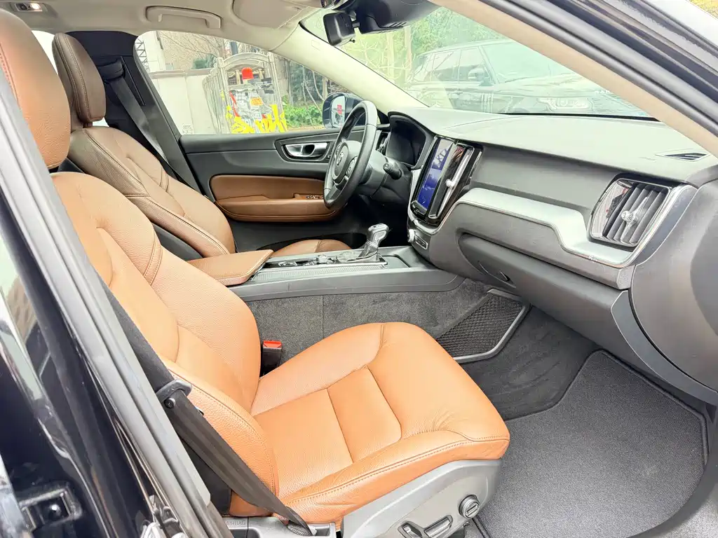 Volvo Volvo XC60 2020 T5 AWD Momentum Luxury Edition 2020 - thumbnail 13