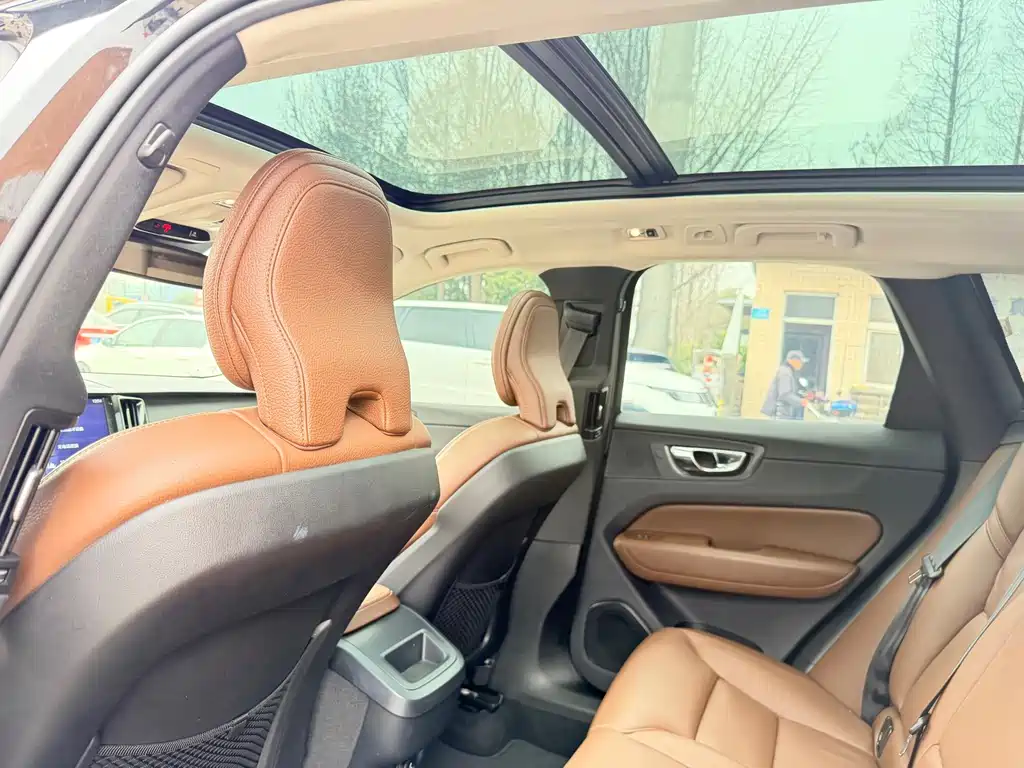 Volvo Volvo XC60 2020 T5 AWD Momentum Luxury Edition 2020 - thumbnail 14