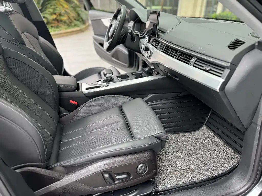 Audi Audi A4L 2020 40 TFSI quattro Luxury Dynamic Model 2020 - thumbnail 5