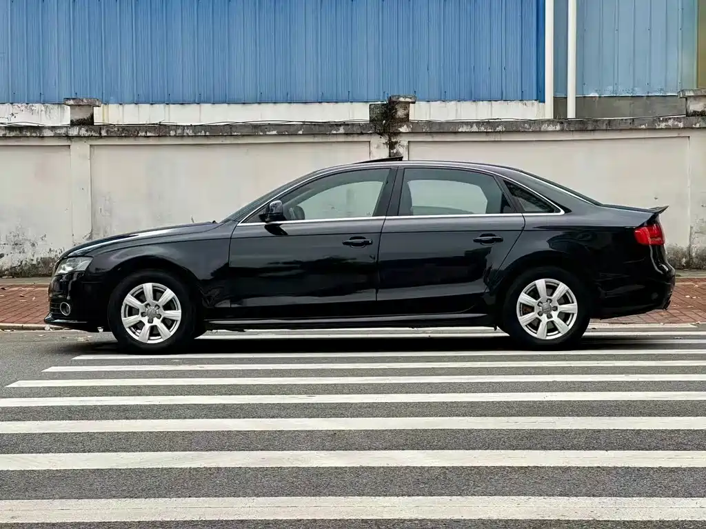 Audi Audi A4L 2012 2.0 TFSI Automatic Luxury Edition 2012 - thumbnail 2