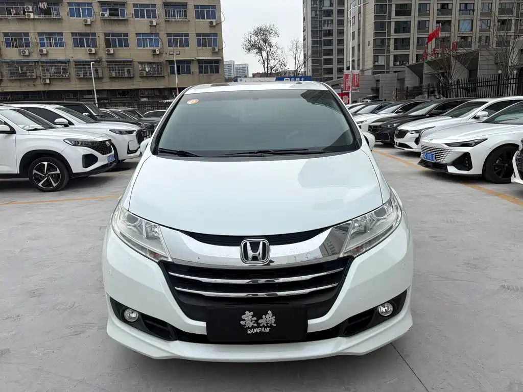 Honda Honda Odyssey 2015 Model Year Facelift 2.4L Luxury Edition 2016 - thumbnail 4