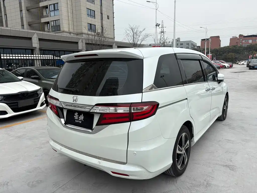 Honda Honda Odyssey 2015 Model Year Facelift 2.4L Luxury Edition 2016 - thumbnail 6