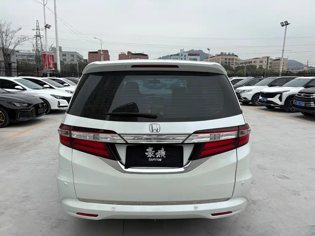 Honda Honda Odyssey 2015 Model Year Facelift 2.4L Luxury Edition 2016 - thumbnail 7
